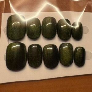 Midnight Moss" Press-On Nail Set – Deep Green Gloss with Subtle Shimmer‎